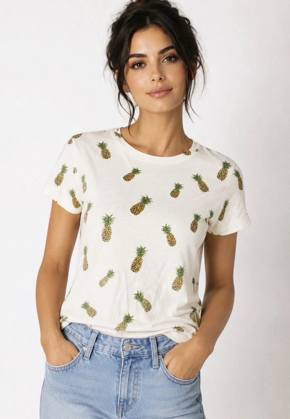 Alice + Olivia Rylyn Pineapple Print White Crew Beaded Neck T-Shirt Size Medium